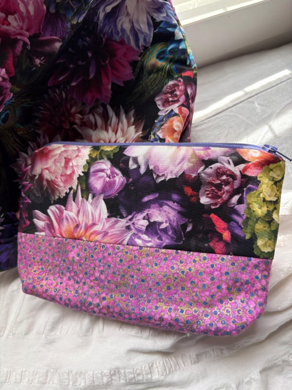 Garden Lover Tote w/Matching zipper Pouch - Picture 7 of 8